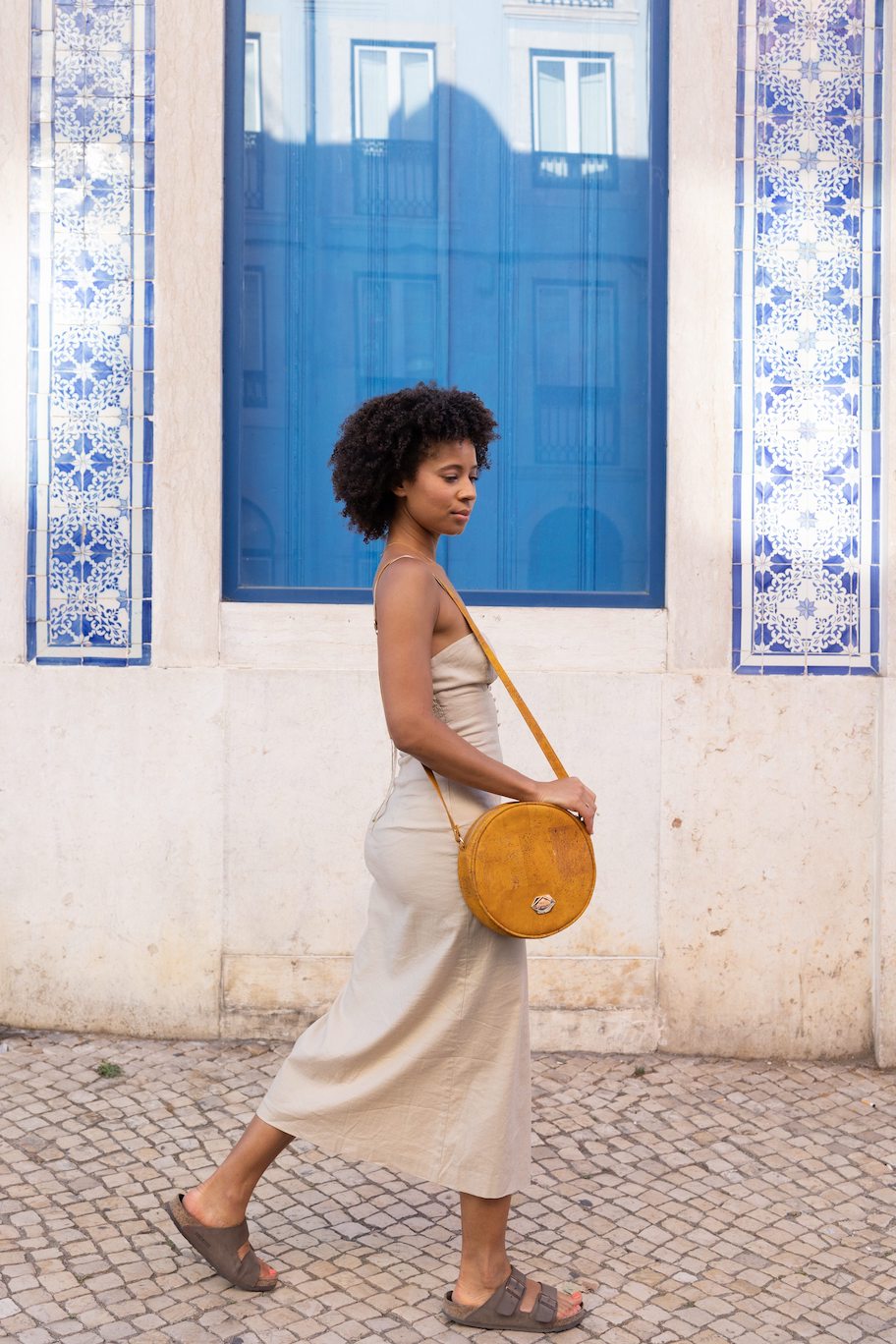 Circle Bag - Runde Handtasche in Mustard Kork (Gelb)