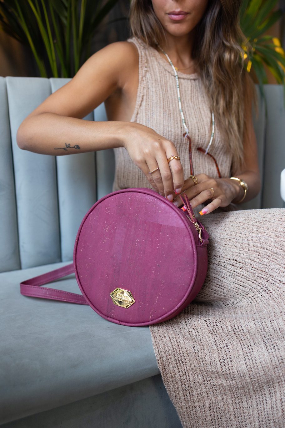 Circle Bag - Runde Handtasche in Red Grape Kork (Rot)