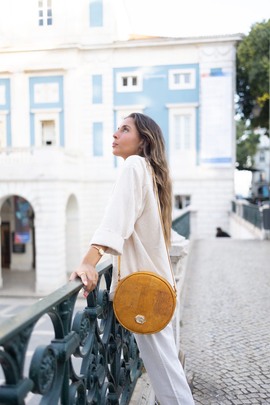 Circle Bag - Runde Handtasche in Mustard Kork (Gelb)