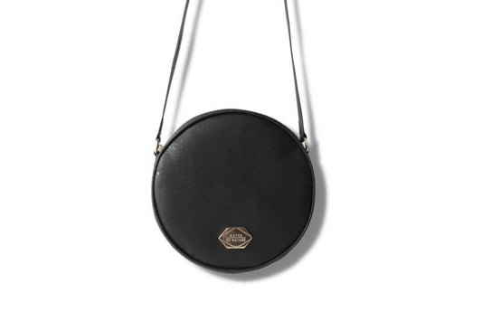 Circle Bag - Runde Handtasche in Coal Black Kork (Schwarz)